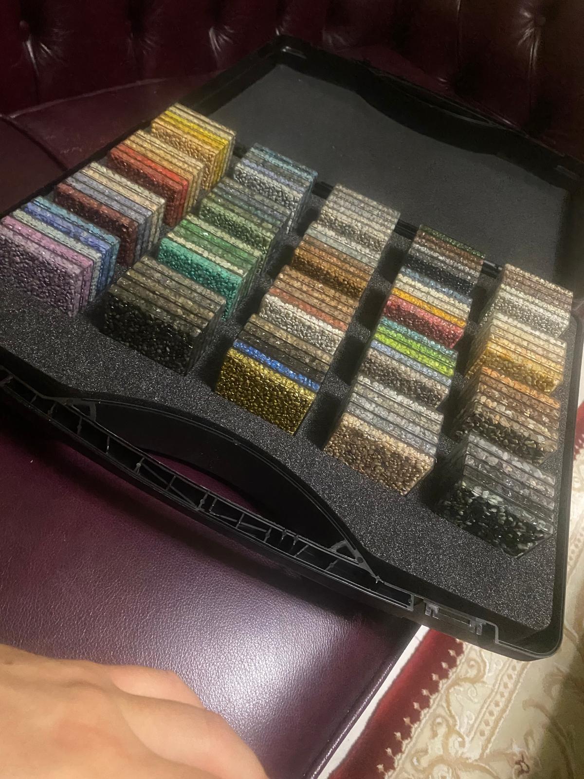 Musterkoffer geöffnet