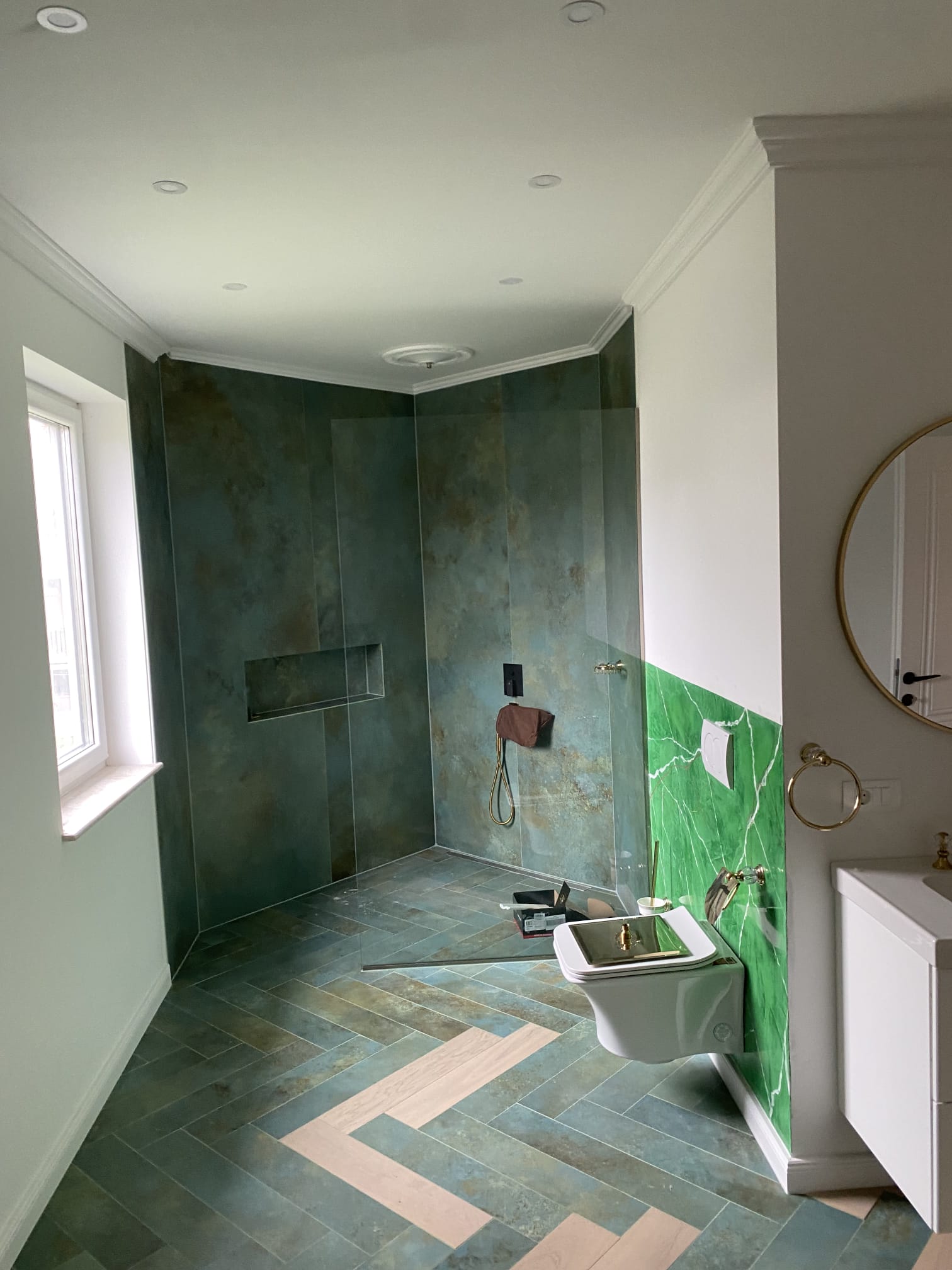 Luxusbad grüne Wand