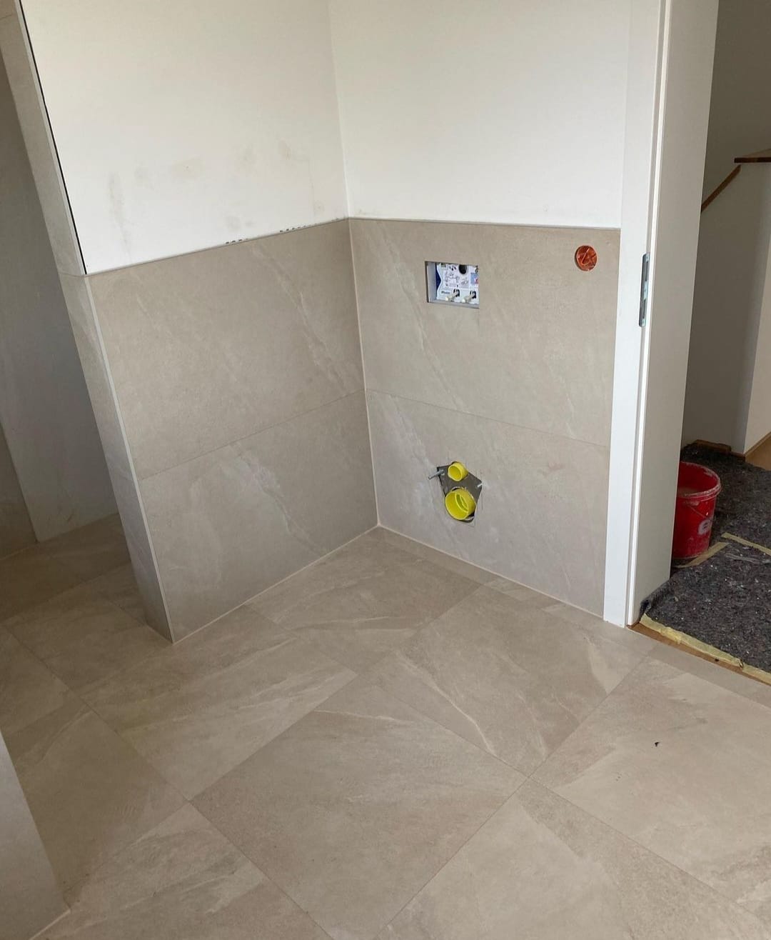 Raum komplett gefliest