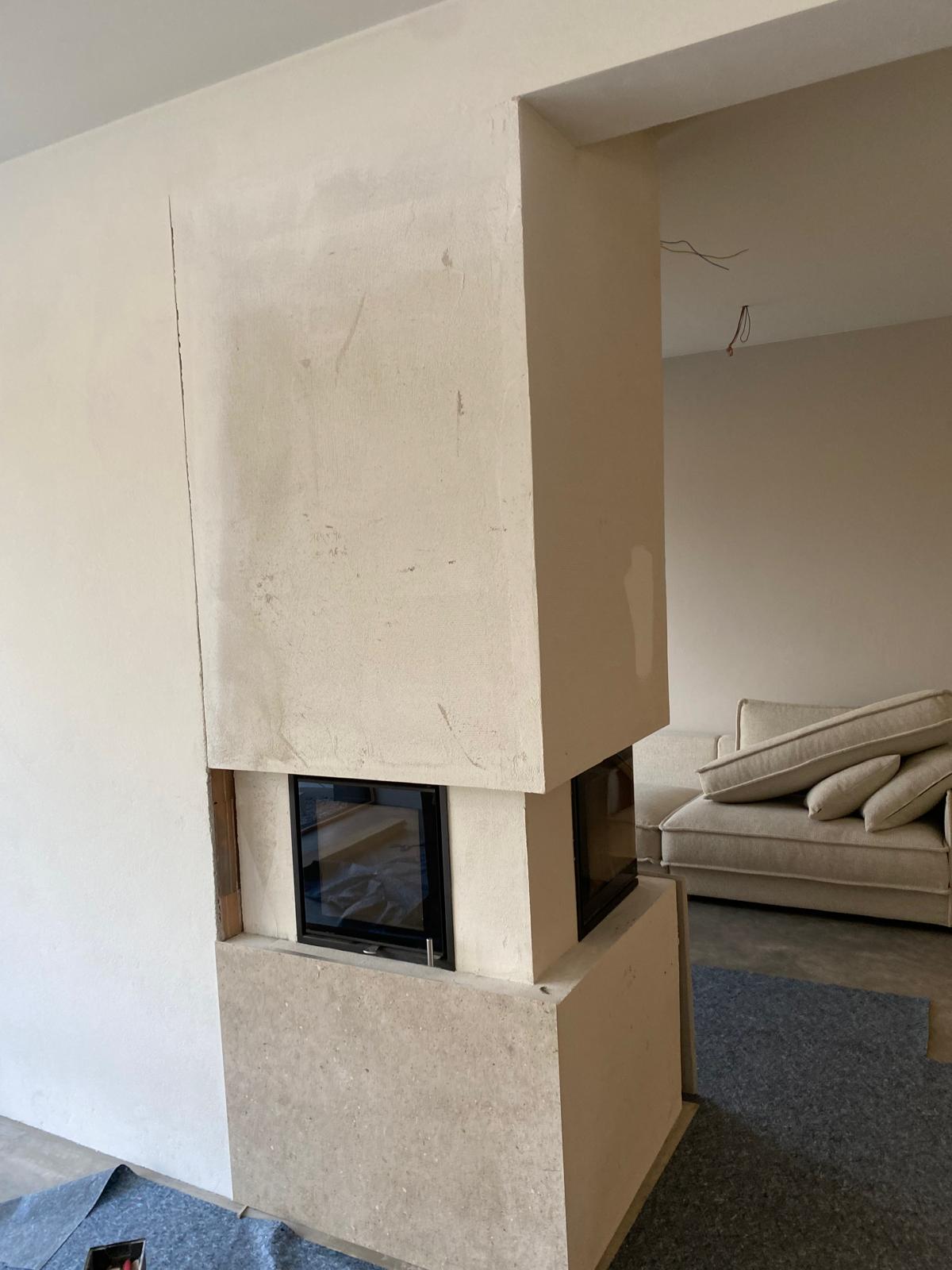 Fliesenkleber verteilt