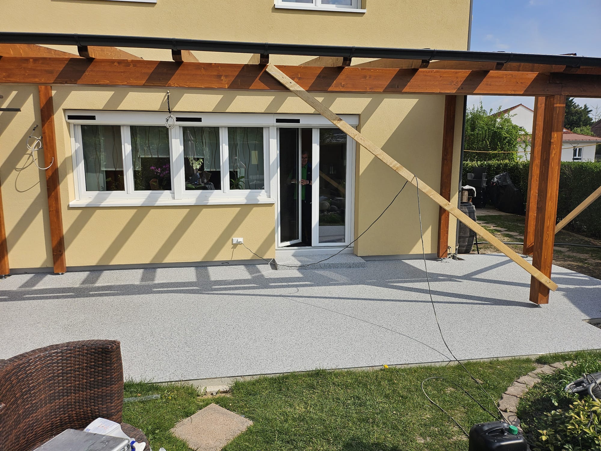 Steinteppich Terrasse mit dunkler Bordüre