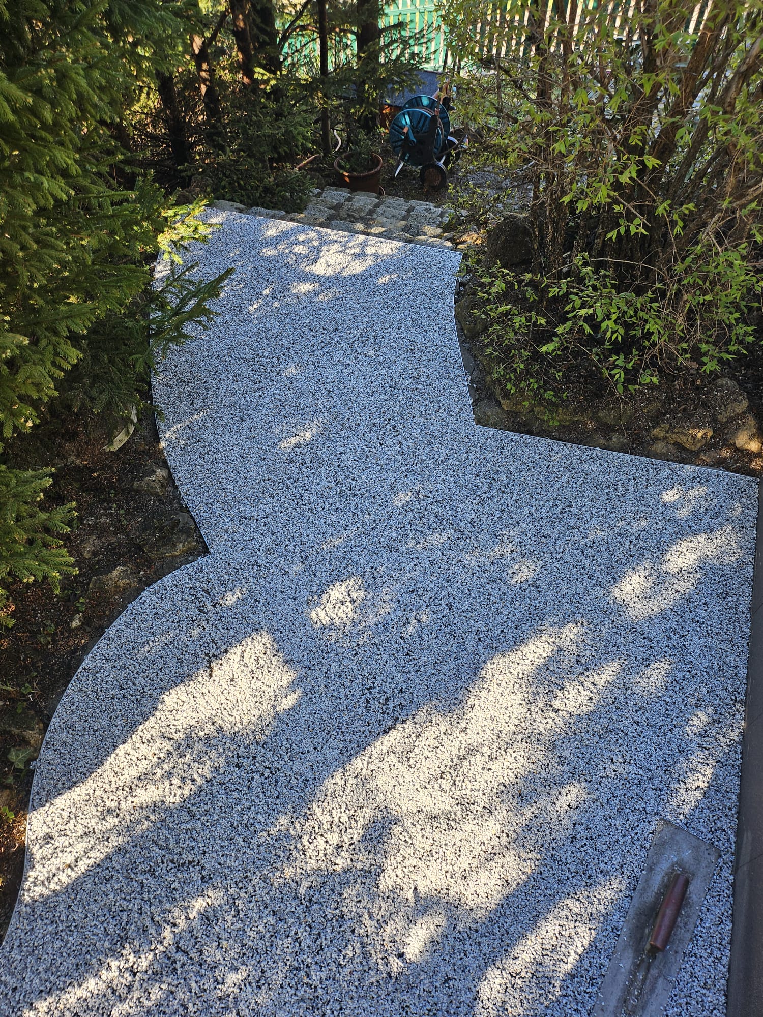Steinteppich Hauseingang grauweiß